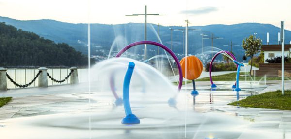 Os xogos de auga do Paseo Alcalde Blanco xa volven estar activos