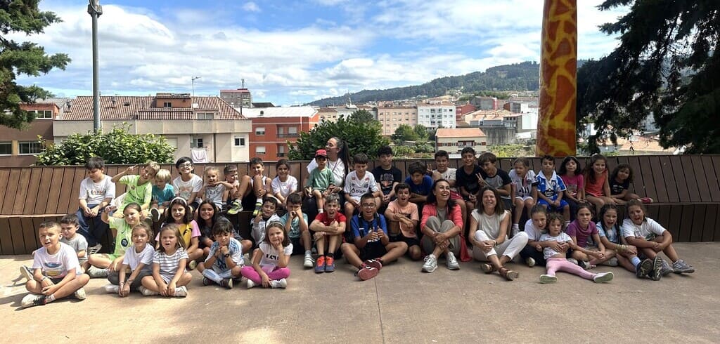 Ramallo visita en Briz aos últimos nenos e nenas que participan dos campamentos municipais de conciliación