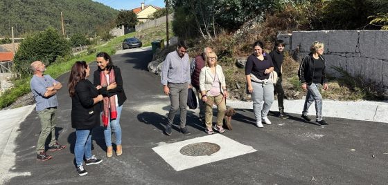 Novas e Ramallo visitan cos veciños o Camiño do Chamo, en Pardavila, incluído no Plan de Pavimentación de Camiños Rurais