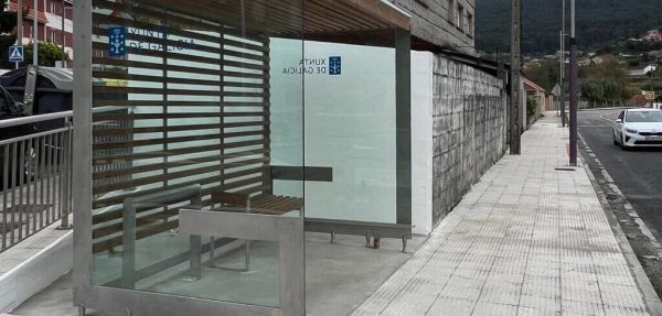 Instalada unha nova marquesiña no “Cruce do Paraíso”, en Coirados