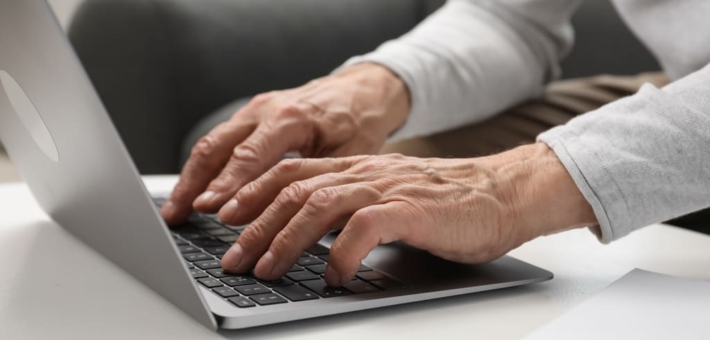 Persoa maior con tecnoloxías