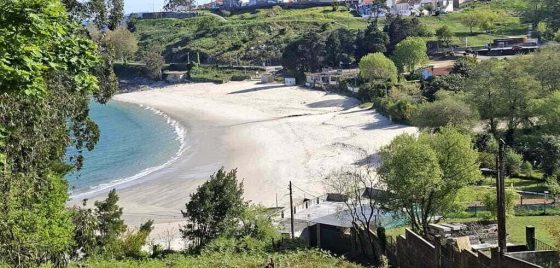 As praias de Marín póñense a punto para o bo tempo da Semana Santa