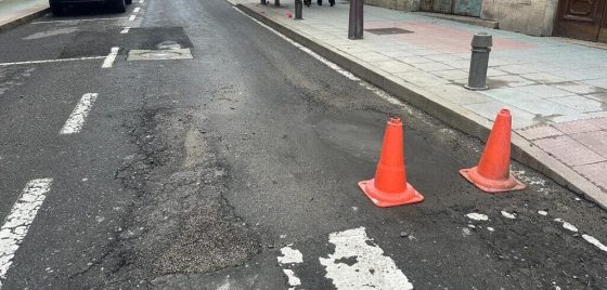 Unha batería intensa de bacheos urxentes: o Concello fai frente aos danos dos temporais e estuda outras pavimentacións máis estensas