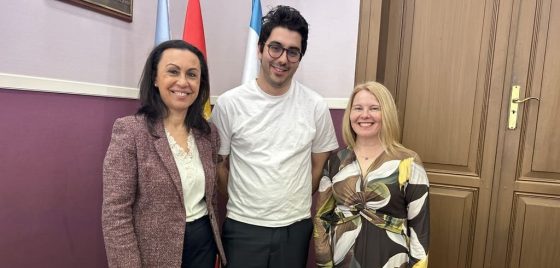 A alcaldesa recibe ao chef Marcos Area, candidato a proclamarse como o mellor de Galicia