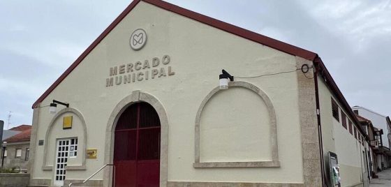 O Concello de Marín mellora a imaxe urbana de Seixo co soterramento do cableado na zona do Mercado e a renovación da súa fachada