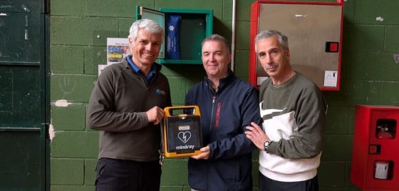 Novos desfibriladores para a Piscina Municipal, o San Narciso e o IES Illa de Tambo