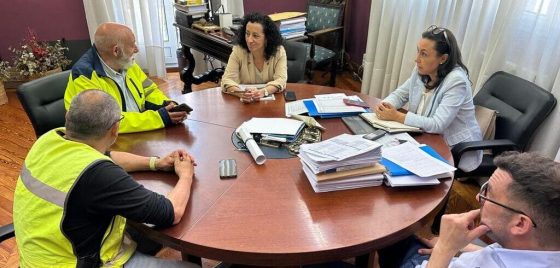 O Río Lameira xa non ten colector no seu cauce: avanzan as obras de saneamento, coa previsión de ter a senda peonil lista en xuño