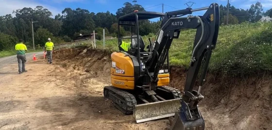 Arrancan as obras para rehabilitar o firme da estrada de acceso a Arealonga, cunha inversión de máis de 46.000€